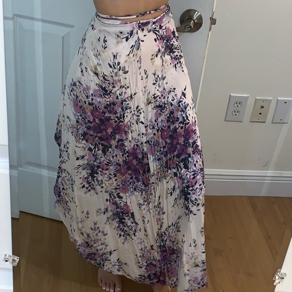 Lulu’s wrap floral midi skirt - Picture 2 of 3
